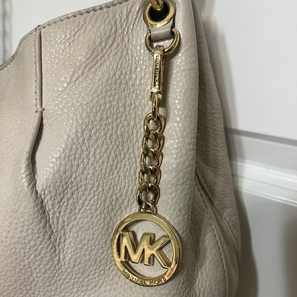 Michael Kors crossbody with adjustable shoulder strap purse - Picture 5 of 16